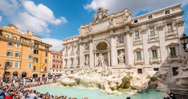 hasta_240_euros_de_multa_por_banarse_en_las_fuentes_de_roma_o_comer_en_sus_monumentos_8506_1200x630